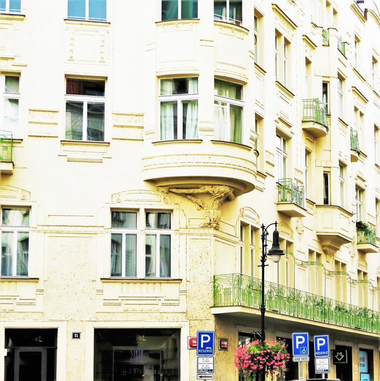 Old Town Square Superior Apartments - Valentin Prag Exteriör bild